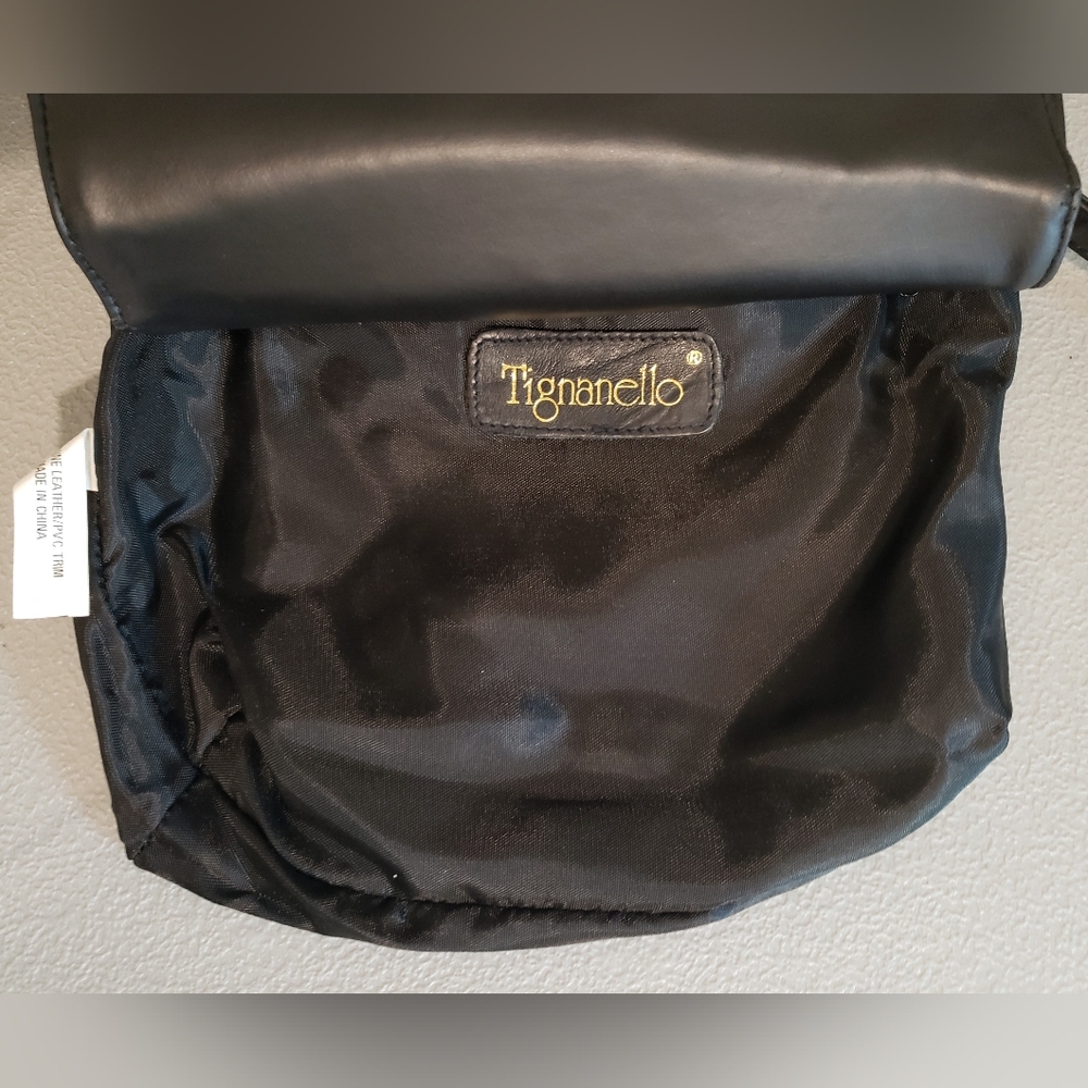 Tignanello Vintage Black Crossbody Organizer Messenger Style Magnetic Cl… - Picture 9 of 16